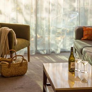 Deluxe One-Bedroom King Suite